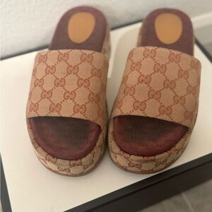 Gucci Women's Tan Slide Sandals